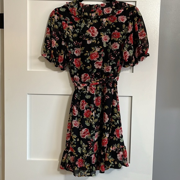 DYNAMITE Romantic Floral Dress - Picture 14 of 15